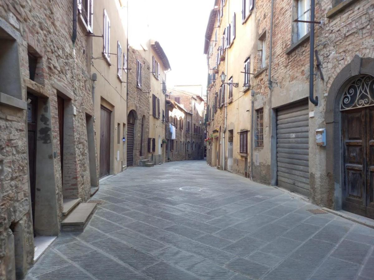 Numero 10 Volterra Luaran gambar