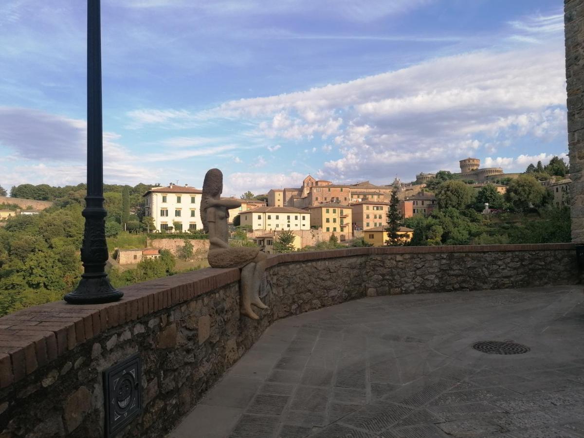 Numero 10 Volterra Luaran gambar